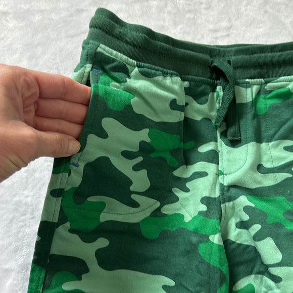🔖 NWT Primary Pull On Green Camo Shorts Size 4-5 - Picture 3 of 5